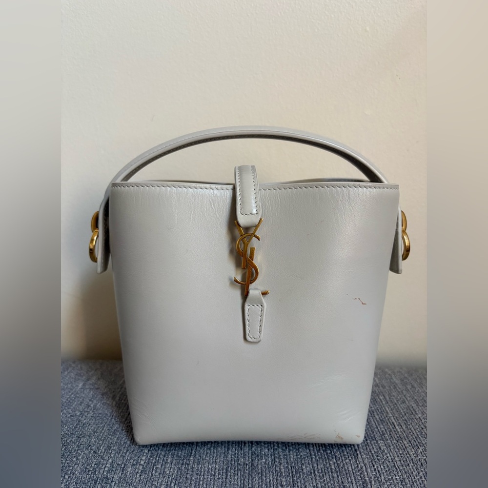 SAINT LAURENT
Le 37 Mini YSL Bucket Bag